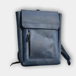 Універсальний шкіряний рюкзак, який ідеально підійде як до класичного стилю, так і до кежуал чи спортивного одягу. Рюкзак для ноутбука стане відмінним подарунком як для себе так і для близької людини. Рюкзак унісекс, залежно від кольору підійде для чоловіка і для жінки.