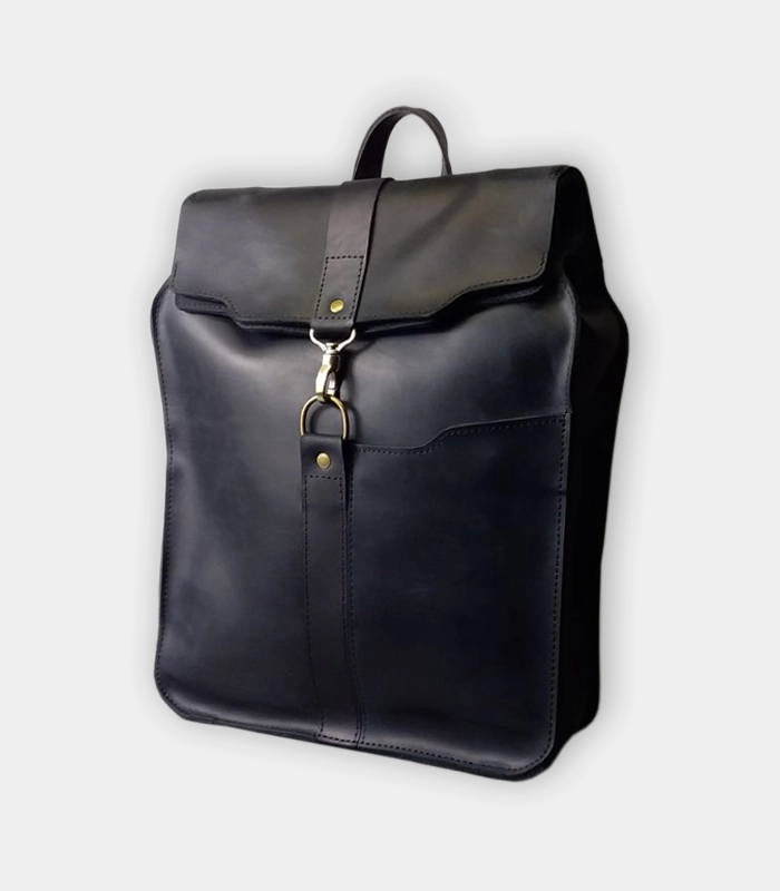 praktichnij-i-funkcionalnij-shkiryanij-ryukzak-Rolltop-dlya-studentiv-ofisnih-robitnikiv-ta-tvorchih-lyudej-v-modernovomu-stili-kupiti-v-magazini-plazabag.webp Чорний функціональний шкіряний рюкзак унісекс з модним дизайном від популярного бренду зроблений під замовлення хендмейд