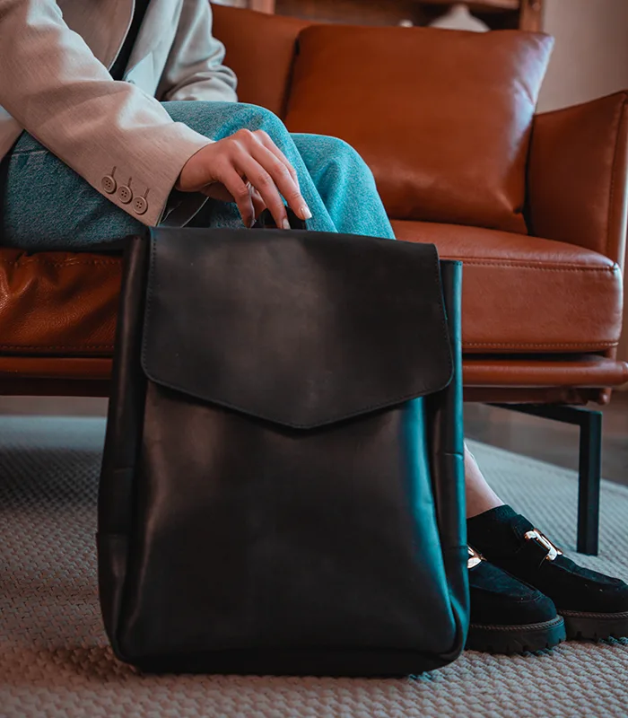 akuratnij-zhinochij-ryukzak-Neat-hendmejd-z-yakisnogo-materialu-vid-krashogo-virobnika-z-unikalnim-dizajnom-abo-firmovim-logotipom-v-magazini-plazabag