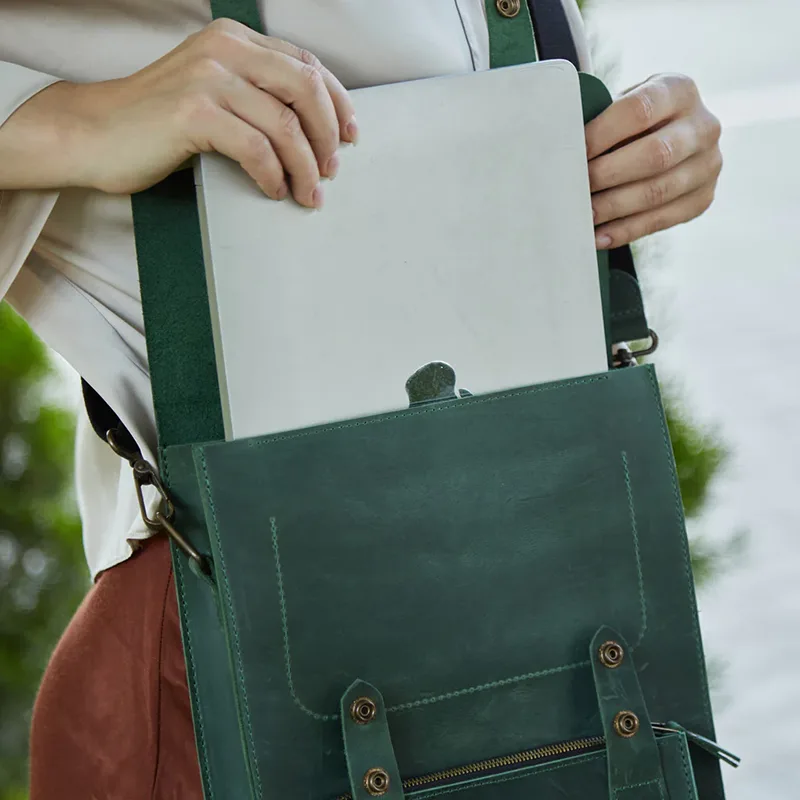 brit-modnij-ryukzak-ruchno-robiti-z-naturalnoyi-shkiri-crazy-horce-dlya-dilovih-zhinok-ta-suchasnih-cholovikiv-zamoviti-v-magazini-plazabeg-05