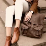 Стильний та елегантний рюкзак з трендовим дизайном для активних ділових жінок та стильних і модних чоловіків з надійними замками та міцними лямками і великими кишенями