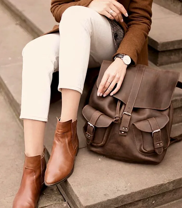 Стильний та елегантний рюкзак з трендовим дизайном для активних ділових жінок та стильних і модних чоловіків з надійними замками та міцними лямками і великими кишенями