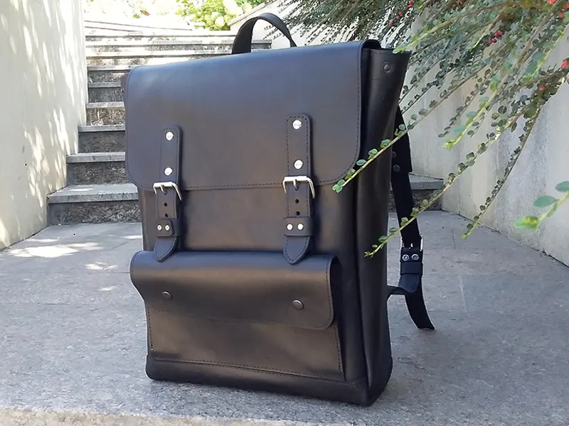 eksklyuzivnij-shkiryanij-ryukzak-ruchnoyi-roboti-vigotovlenij-krashimi-hendmejd-majstrami-v-suchasnomu-dilovomu-stili-na-robotu-dostavka-magazinom-plazabeg