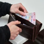 Великий гаманець ручного виготовлення з надійними магнітами та об'ємними відділами для аксесуарів, грошей, ключів та документів