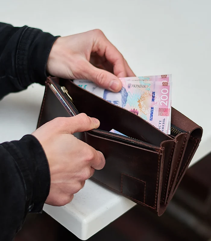 Великий гаманець ручного виготовлення з надійними магнітами та об'ємними відділами для аксесуарів, грошей, ключів та документів