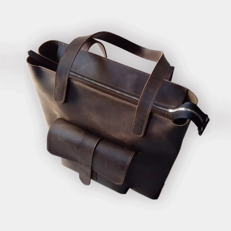 komfortna-ta-zruchna-sumka-dlya-nosinnya-na-plechi-idealna-dlya-ofisu-na-bliskavci-klasichna-zruchni-shkiryani-aksesuari-plazabag