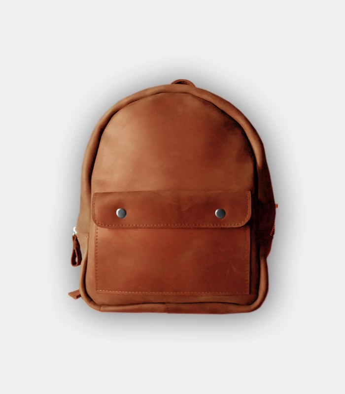 Зручний і комфортний рюкзак в кольорі коньяк Елегантний та мінімалістичний шкіряний рюкзак з класичним діловим дизайном для сучасних та стильних жінок на роботу, в подорож і на кожен день