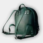 Зручний та легкий шкіряний рюкзак для стильних молодих жінок зроблений хендмейд з регульованими лямками та надійною металевою фурнітурою на кожен день