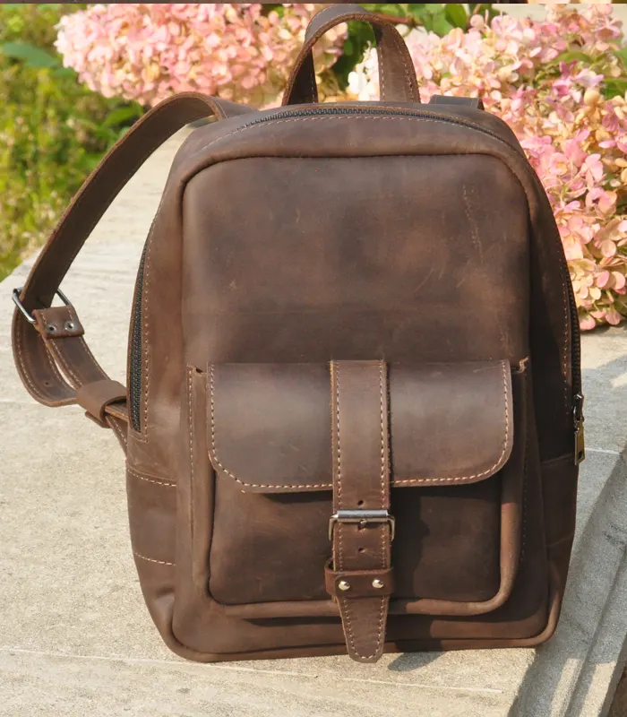 Стильний та вишуканий компактний шкіряний рюкзак Mini коричневого кольору з якісної екологічної сировини хендмейд в класичному елегантному стилі