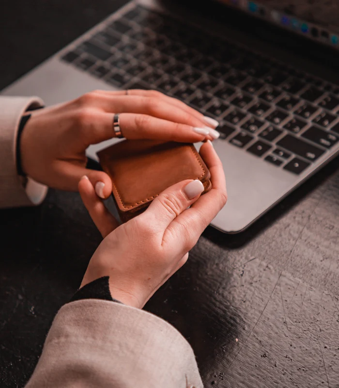 magazin-plazabag-kupiti-populyarnij-modnij-uniseks-gamanec-zruchna-vizitnicya-yakisnij-shkiryanij-hendmejd-kartholder-avk-0029-08