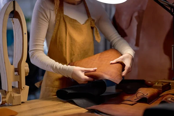 Обслуговування та догляд за шкіряними сумками, професійний ремонт виробів з натуральної шкіри ручного виготовлення
