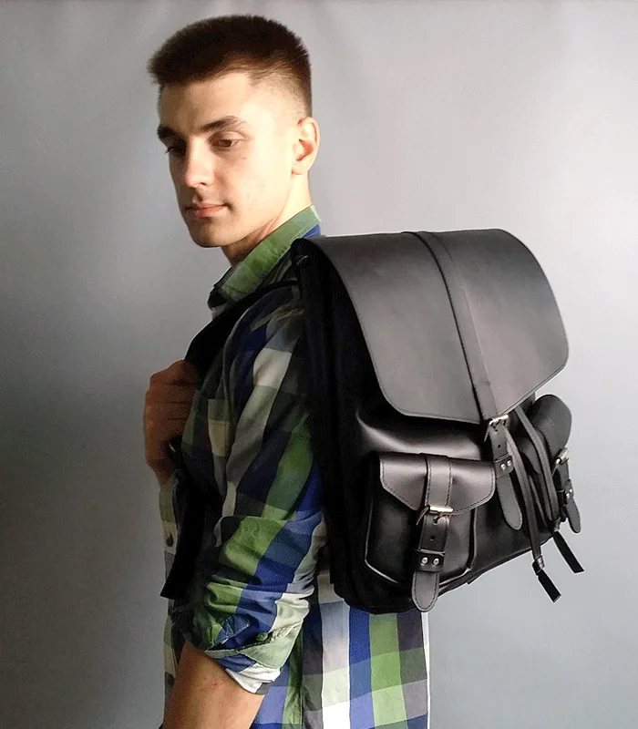 Трендовий унісекс рюкзак зі шкіри преміальної якості якісного пошиву з надійною металевою фурнітурою та регульованими ременями для плечей