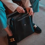 populyarnij-ta-trendovij-ryukzak-dlya-zhinki-z-vishukanim-smakom-dlya-roboti-navchannya-ta-podorozhej-z-eksklyuzivnim-klasichnim-stilem-vid-magazinu-plazabag