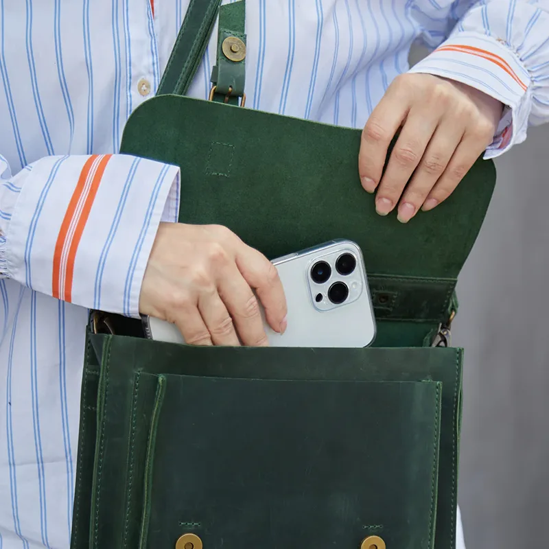 story-modnij-ryukzak-ruchno-robiti-z-naturalnoyi-shkiri-crazy-horce-dlya-dilovih-zhinok-ta-suchasnih-cholovikiv-zamoviti-v-magazini-plazabeg-08