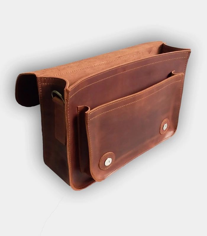 suchasna-zruchna-zhinocha-shkiryana-sumka-z-eko-shkiri-z-suchasnim-stilem-modni-ta-zruchni-rishennya-z-ruchkoyu-v-magazini-shkiri-plazabag