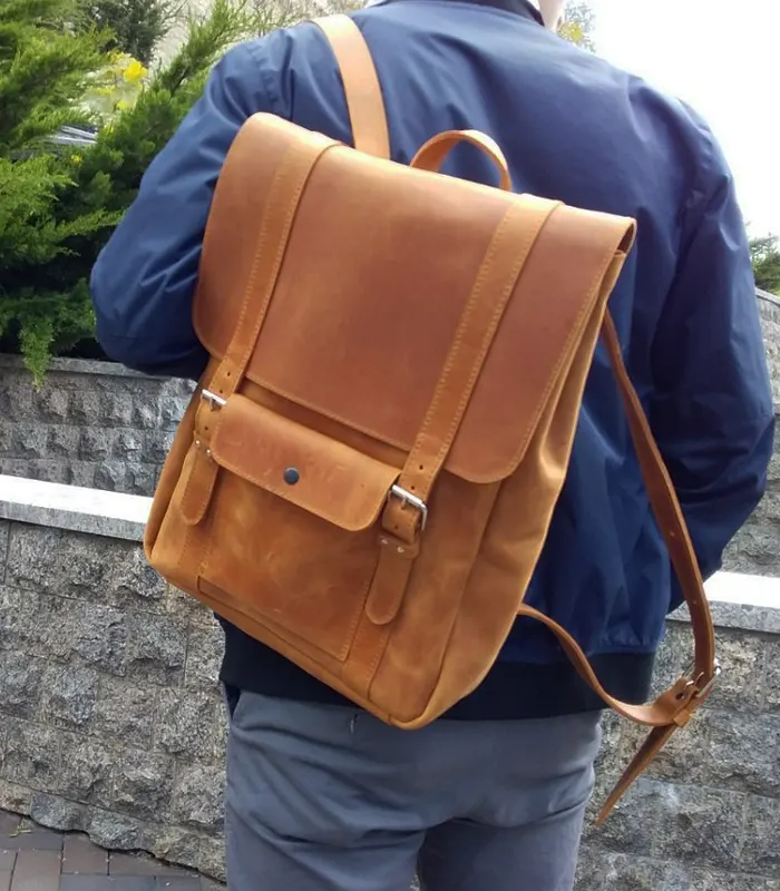 Популярний рюкзак виготовлений хендмейд з натуральної сировини для ділових чоловіків з великим відділенням ідеальним для ноутбука, планшету або електронної книжки