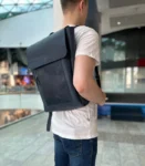 Елегантний та універсальний шкіряний рюкзак Елегантний та надійний універсальний шкіряний рюкзак Universal для модних сучасних чоловіків з містким відділенням великого розміру, місткою кишенею та надійними регульованими лямками