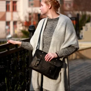 universalna-zhinocha-sumka-strong-dlya-roboti-i-vidpochinku-stilna-asimetrichna-forma-z-metalevoyu-furnituroyu-baza-plazabag