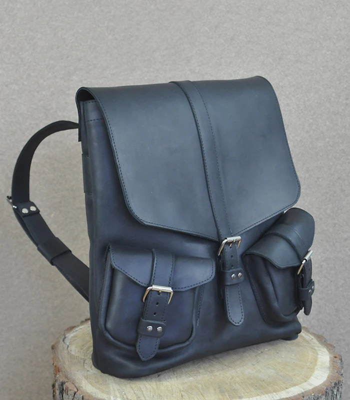 Чорний повсякденний шкіряний рюкзак зроблений хендмейд зі шкіри crazy horce або flotar для модних жінок та активних чоловіків в унікальному сучасному стилі