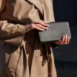 Популярний гаманець великого розміру на кожен день надійно закривається на магнітах для ефективного захисту банківських карток та банкнот