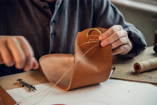 Професійний пошив сумок з натуральної шкіри під індивідуальне замовлення професійними майстрами швидко, і з гарантією якості