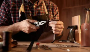 Професійний ремонт шкіряних сумок та виготовлення аксесуарів зі шкіри під індивідуальне замовлення та для бізнесу