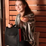 Ексклюзивний жіночий рюкзак зручного компактного розміру в унікальному стилі з елегантним дизайном з відділом для ультрабука, планшета, косметики та аксесуарів